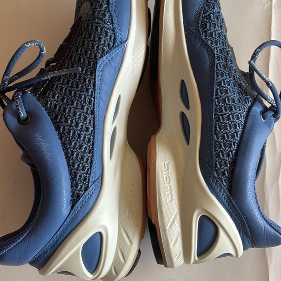 Ecco Womens Biom Fjuel Sneakers Athletic Shoes,Blue,Leather and Mesh,Size 7 - Picture 8 of 9
